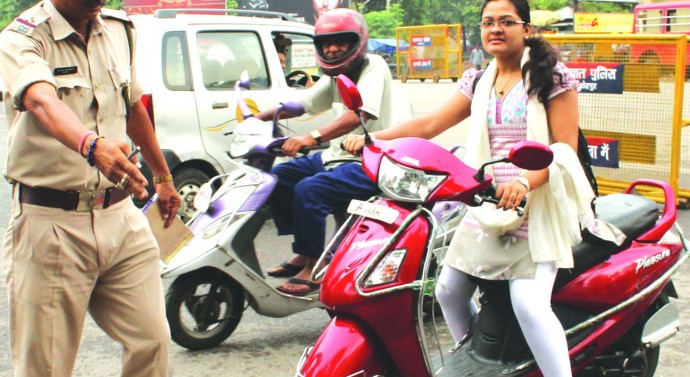 bikeridersthreatencitybandhagainsthelmetrule